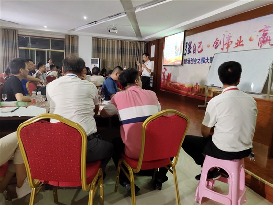 雅大蔣總為大家講解白酒品評要點(diǎn)