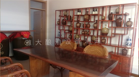 用全自動(dòng)釀酒設(shè)備開體驗(yàn)式釀酒莊園，廠房怎么布局好？