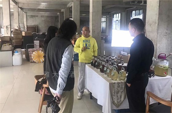 用全自動(dòng)釀酒設(shè)備開體驗(yàn)式釀酒莊園，廠房怎么布局好？