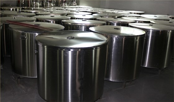 釀酒設(shè)備的日常清洗工作——發(fā)酵缸，發(fā)酵桶的清洗