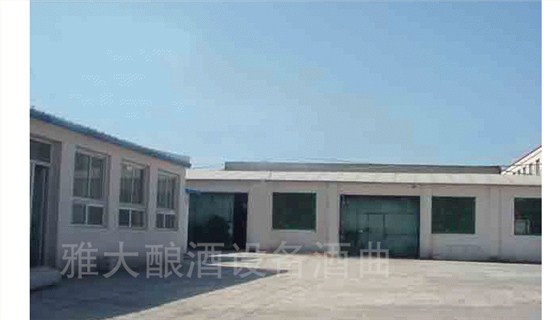 買燒酒設(shè)備后不知怎么建酒廠？3招幫你解決建廠難題！