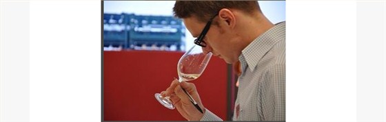 從白酒生產(chǎn)設(shè)備中出來(lái)的純糧酒到底啥味，你清楚嗎？