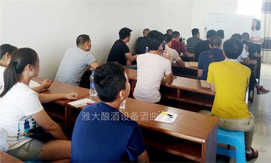 3-5天釀酒技術(shù)培訓(xùn)后，回家用白酒釀造設(shè)備能造出酒來嗎？2