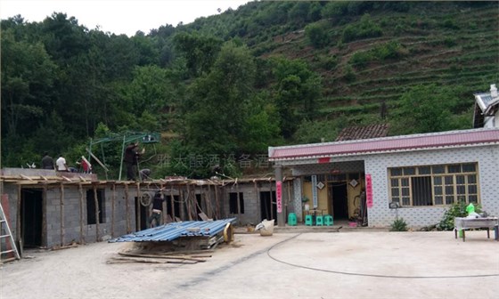 用糧食釀酒設備烤酒后的酒糟養(yǎng)豬，幫郭光林節(jié)約成本30%！-05