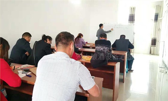 帶您了解學員在雅大釀酒設(shè)備廠家的每一個瞬間，有圖有真相！-02-理論學習