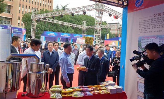 22-“永州新名片”走向世界！雅大有幸受邀參加首屆機(jī)器人大賽！雅大