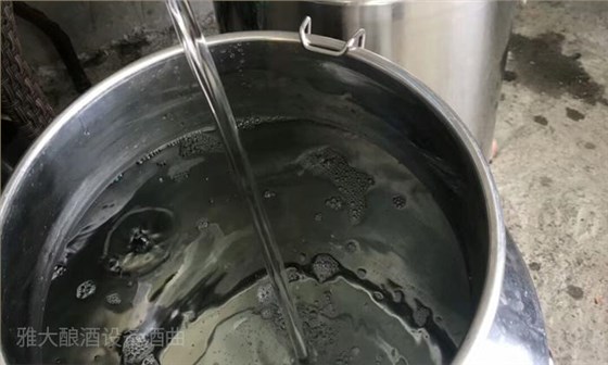 通過酒花來判斷白酒度數(shù)的冷知識(shí)——“看花量度”-01