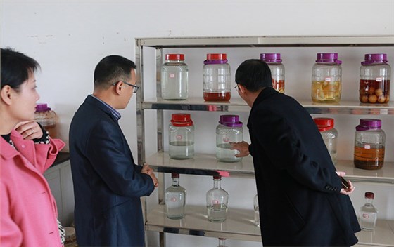 雅大果酒產(chǎn)業(yè)創(chuàng)新發(fā)展座談會(huì)于12月4日在雅大隆重召開！-09