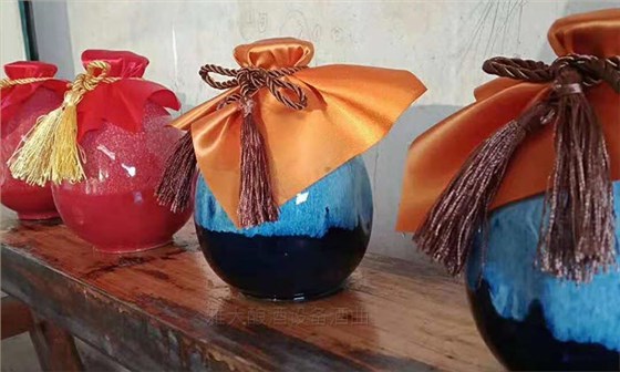 劉歡也來湊熱鬧，改行用雅大釀酒設(shè)備做純糧酒！-07成品酒