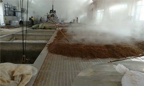 釀酒設(shè)備哪家好？釀酒老師傅告訴你做固態(tài)酒要注意這4點(diǎn)！-05-窖池