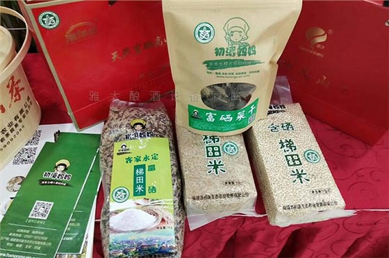 林姐借助雅大蒸汽釀酒設(shè)備，開發(fā)出富硒獼猴桃酒，生意好到爆！-05