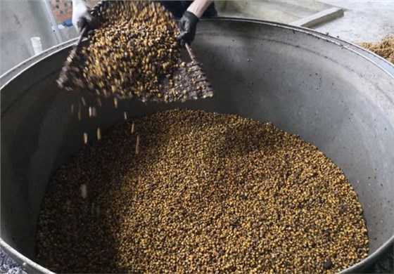 用中型釀酒設(shè)備蒸餾固態(tài)白酒，這樣蒸才能去苦增香——裝甑-01