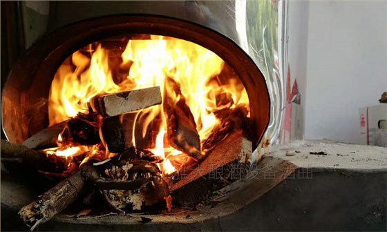 用糧食釀酒設(shè)備蒸餾液態(tài)白酒，如何去苦提香？-03
