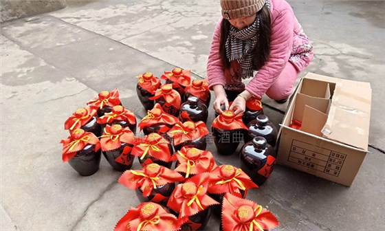 17-案例生料釀酒受口感限制市場打不開，有了這套小型釀酒設(shè)備后……2