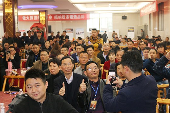 胡總與現(xiàn)場(chǎng)學(xué)員合影