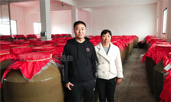 參觀雅大釀酒設(shè)備生產(chǎn)車間、釀酒實操、儲酒車間