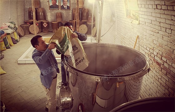 雅大電加熱側(cè)開(kāi)口傳統(tǒng)釀酒設(shè)備