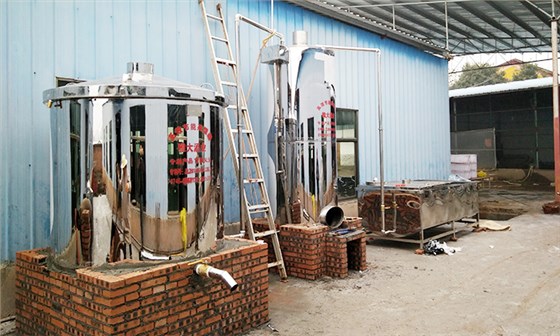 先安裝鍋爐、再根據(jù)鍋爐位置安裝料桶、冷卻器