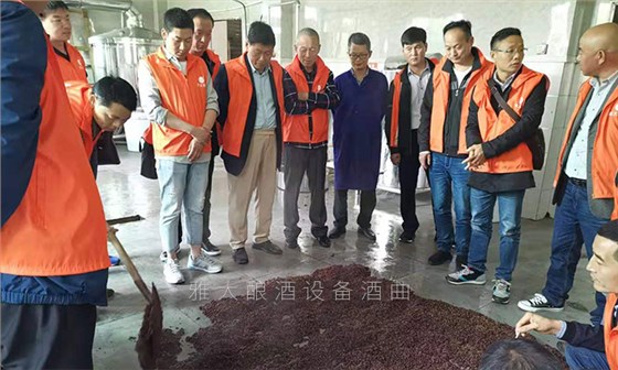 理論與實操相結(jié)合方式傳授釀酒技術(shù)