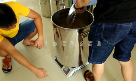 8.10-8步教您用小型酒廠釀酒設(shè)備釀造紅薯酒，純實操！8