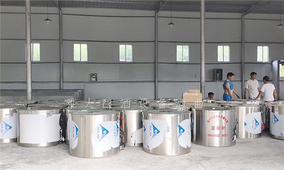 8.24-印江縣黃桃滯銷，冉總引進(jìn)雅大電加熱釀酒設(shè)備靠“釀”帶動銷量-30個(gè)發(fā)酵桶