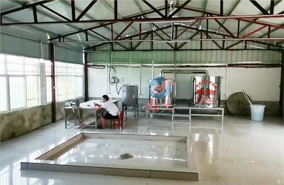 9.1-大地紅純糧酒業(yè)開(kāi)業(yè)當(dāng)天，用釀酒設(shè)備白酒做的酒都被銷(xiāo)售一空-酒坊開(kāi)業(yè)糖化蒸煮6