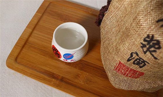 蒸酒設(shè)備：春雷震、驚蟄暖、酒飄香，正是開(kāi)窖取酒的好時(shí)機(jī)！ 2