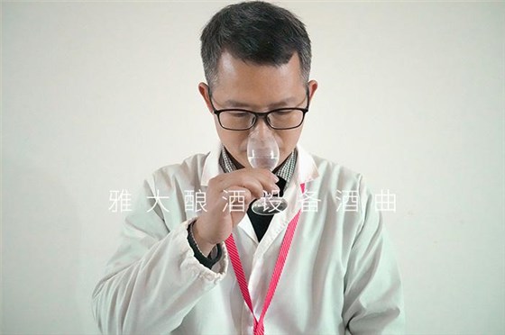 白酒釀造設備釀造的清香小曲酒要怎么品？釀酒老師傅說出實情！ 4