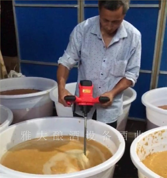 黃桃滯銷嚴重，雅大蒸餾釀酒設備彭老師上門指導釀酒8