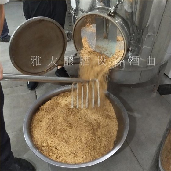用蒸餾釀酒設備做固態(tài)高粱酒要加稻殼嗎，兩者口感有什么不同？ 4