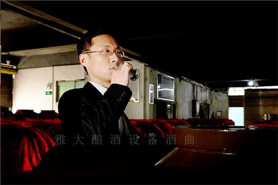 全自動釀酒設(shè)備釀造的白酒中含有哪些微量元素，來源于哪里？ 2