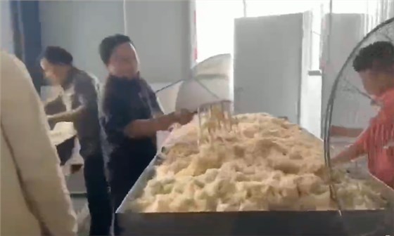 10.26讓中年留守人員實(shí)現(xiàn)在家門(mén)口就業(yè)