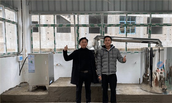 雅大彭老師上門(mén)指導(dǎo)烤酒設(shè)備安裝9