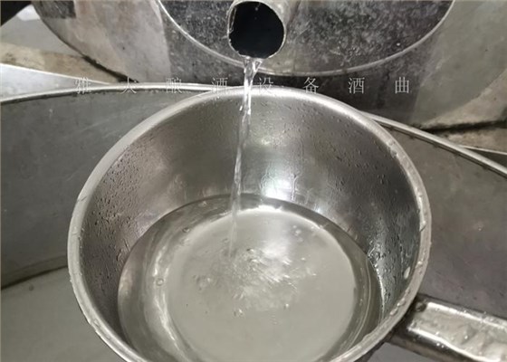 白酒生產(chǎn)設(shè)備釀造的散裝純糧酒糟味太重，怎么辦？ 5
