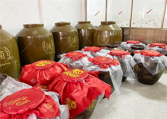 煙酒茶行老板用電加熱釀酒設(shè)備開酒坊，還是純糧酒市場大 6