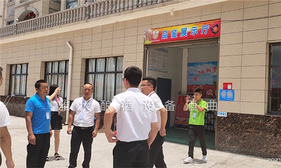 什么，定制做酒設(shè)備釀的喜宴定制酒免費(fèi)送司儀，還送… 1