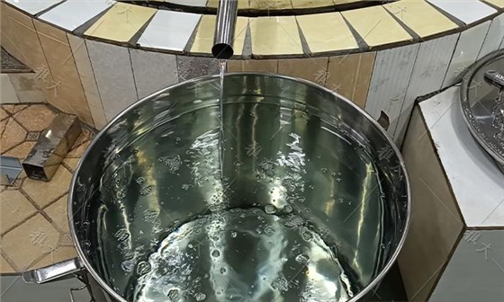 大型釀酒設(shè)備酒廠售酒新模式：線上線下齊發(fā)力，多措并舉生意火 6