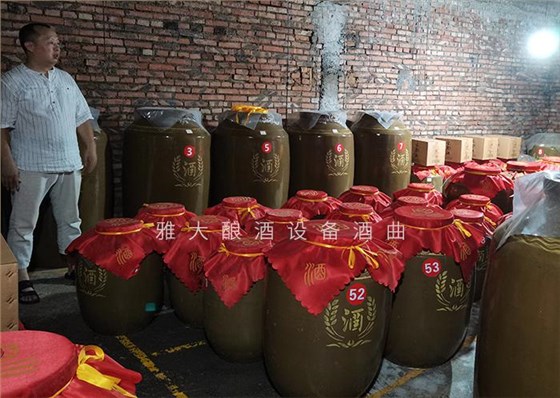 時間賦予白酒不可復(fù)制的特征，也給蒸餾釀酒設(shè)備酒坊帶來更多利潤4