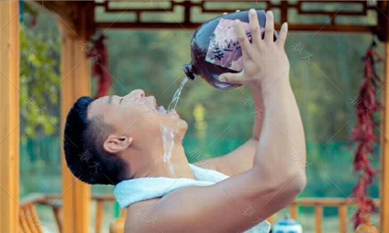 中年男人喝白酒要注意啥？用燒酒設(shè)備做酒的老師傅告訴您答案2