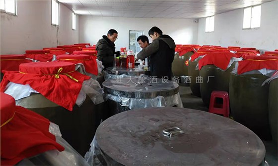 雅大燒酒設(shè)備廠(chǎng)陳釀酒