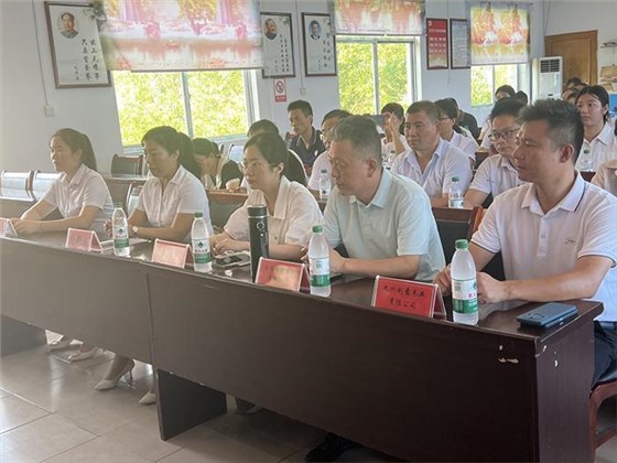 雅大企業(yè) 向五里堆小學(xué)捐贈教師節(jié) 3