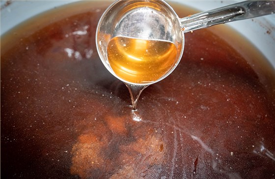 發(fā)酵好的五色米酒