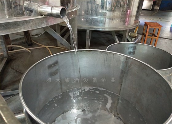 蒸汽量大，出酒快，出酒多