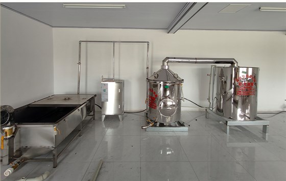 雅大釀酒設(shè)備廠家合作客戶新疆葉河源紅棗酒 3