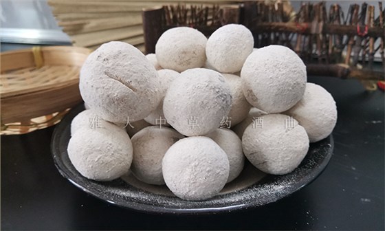 雅大中草藥酒曲沒(méi)粉碎前