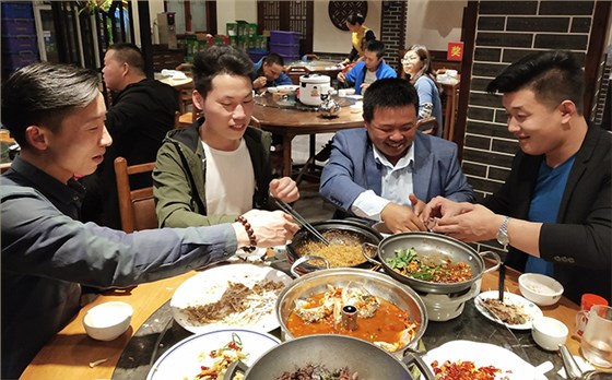 江西小曾-曾氏酒業(yè)-喝酒(2) 江西小曾-曾氏酒業(yè)-喝酒(2)