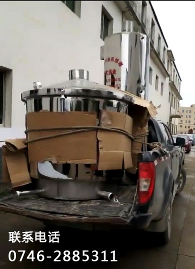 開3T貨車運載蒸汽釀酒設(shè)備上門烤酒，年入50萬