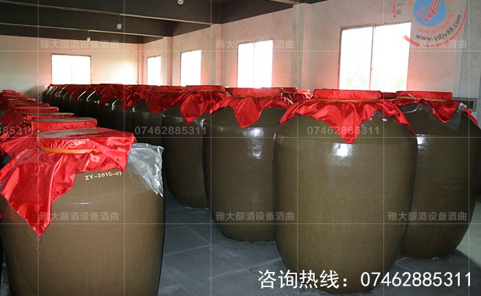 雅大釀酒設(shè)備酒曲廠窖藏酒車(chē)間