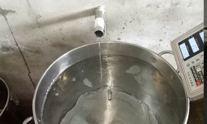 雅大白酒生產(chǎn)設(shè)備葛根酒制作方法——蒸餾接酒