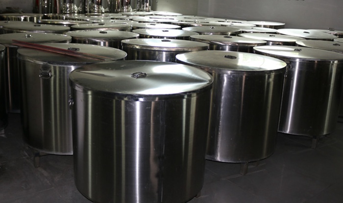 釀酒設(shè)備的日常清洗工作——發(fā)酵缸，發(fā)酵桶的清洗